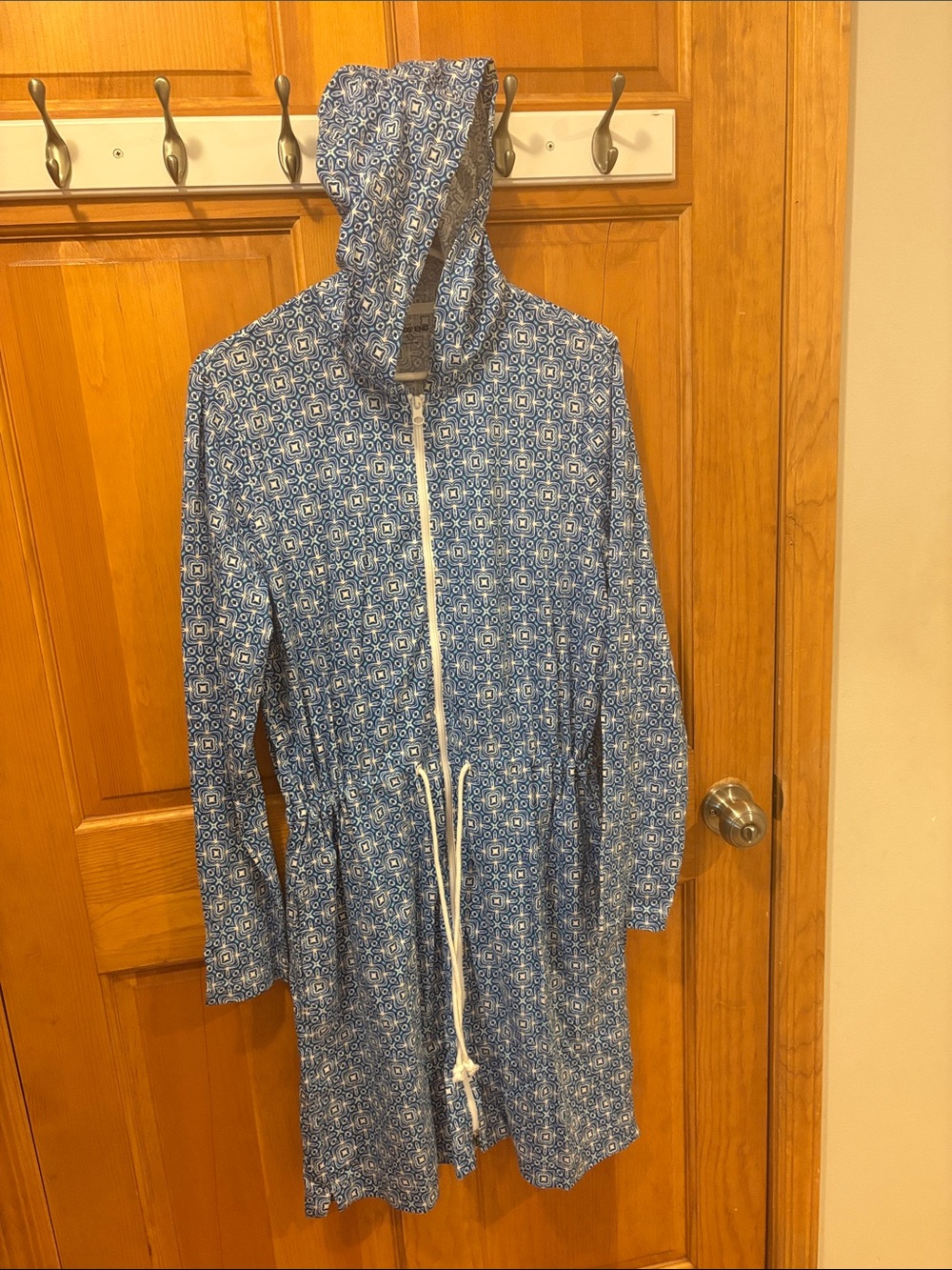 Lands' End Blue Geometric Hooded Swim
Cover Up L-Tall